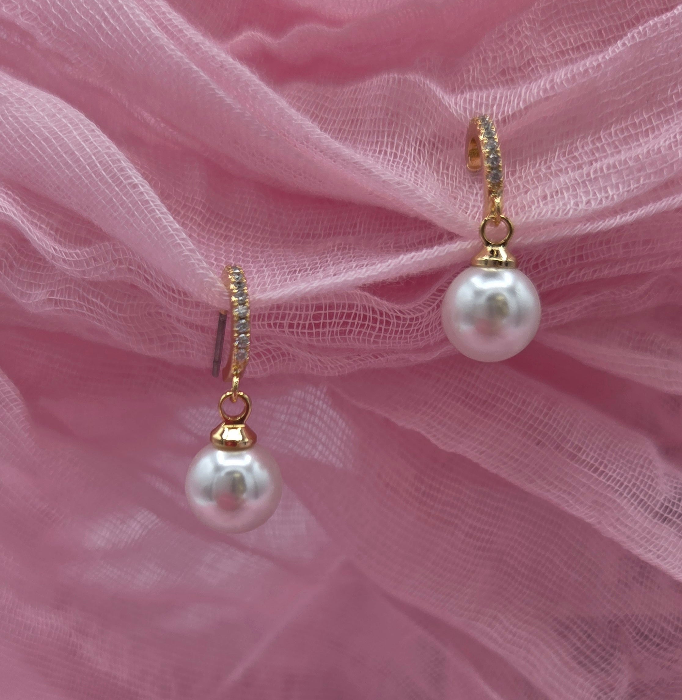 Pearl and gold Tone Necklace with Earrings